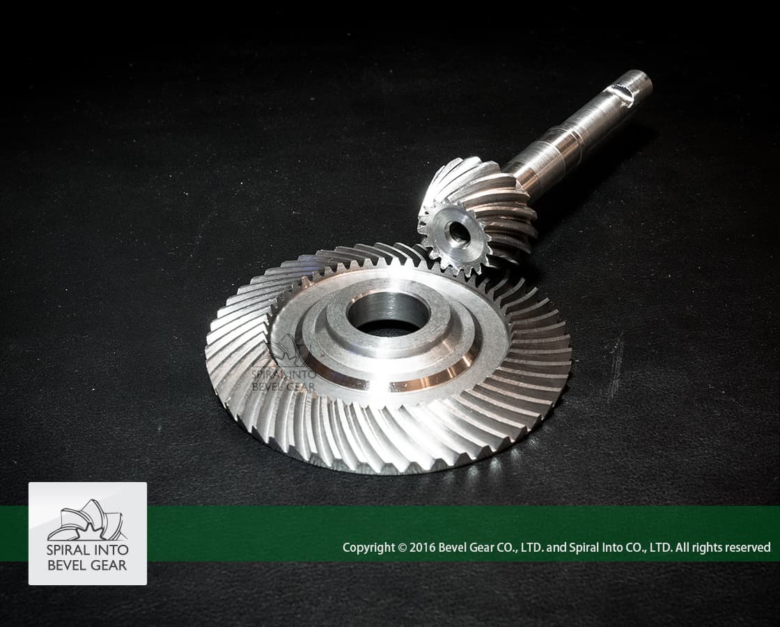 Spiral bevel gear_ crown and pinion gear_ for machine tool